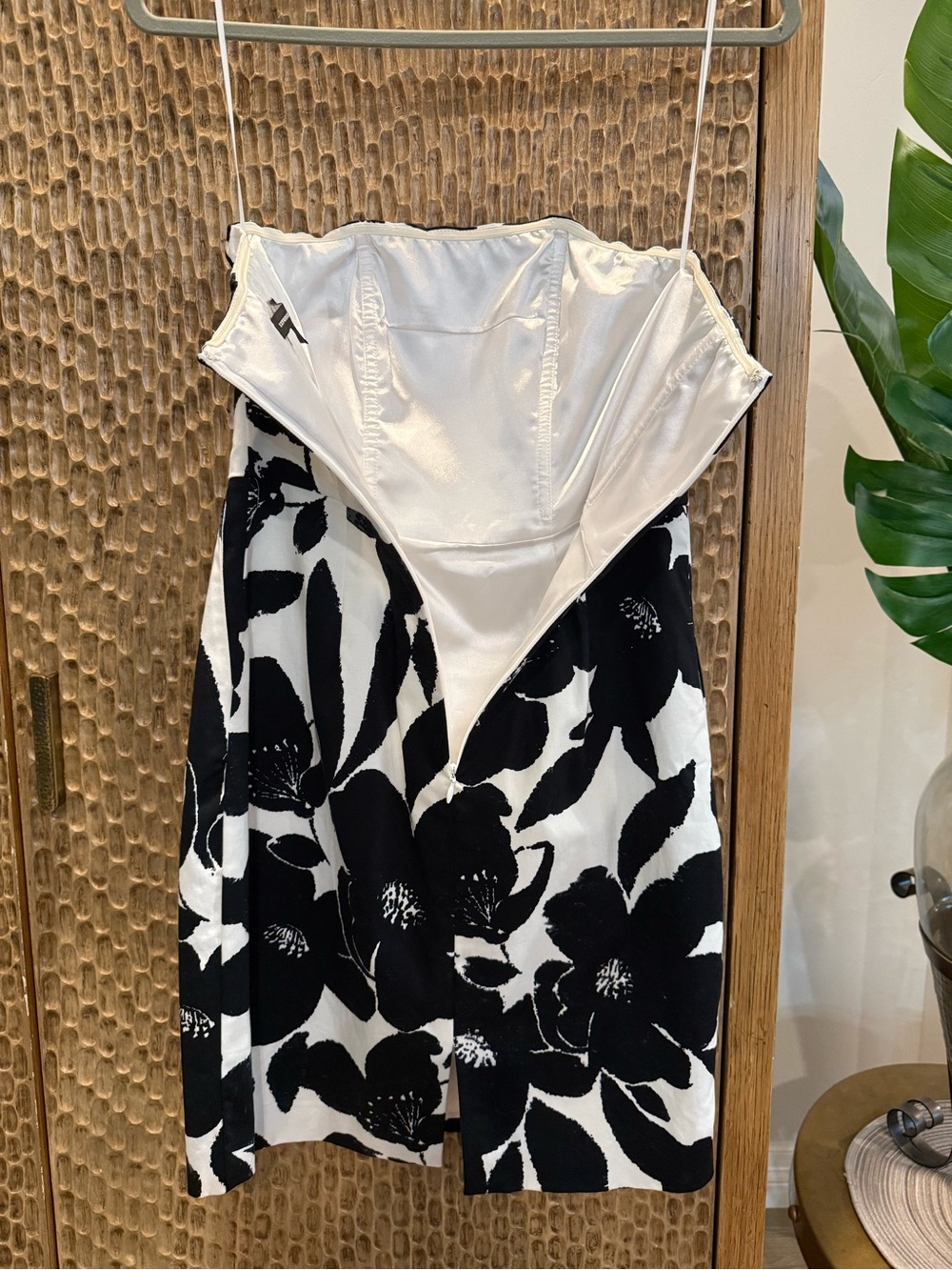 Express Black and White Strapless Floral Sheath Dress, Satin lined - Picture 8 of 10